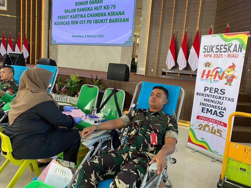 Bakti Sosial PWI Riau-Korem 031/Wirabima Kumpulkan 122 Kantong Darah